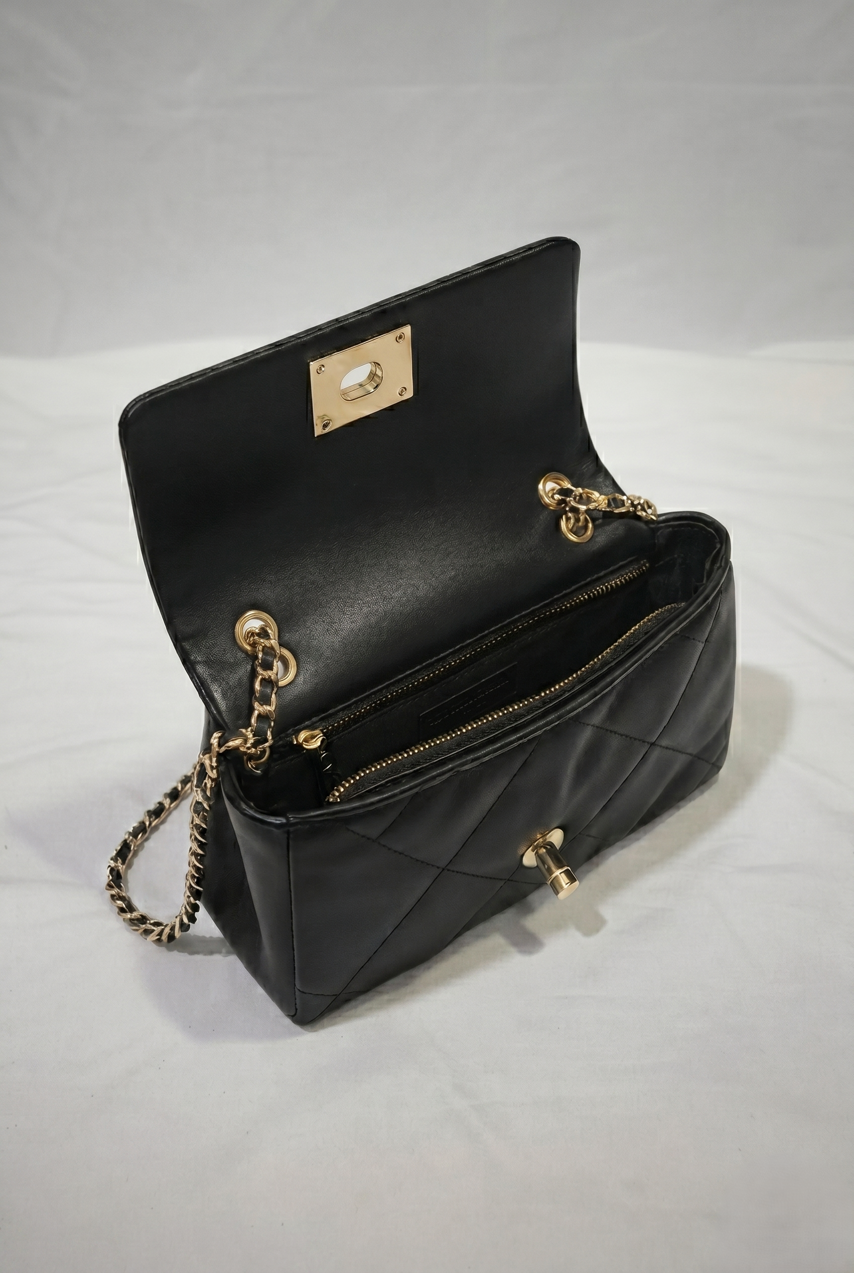 Classic Qulited Crossbody - Image 4