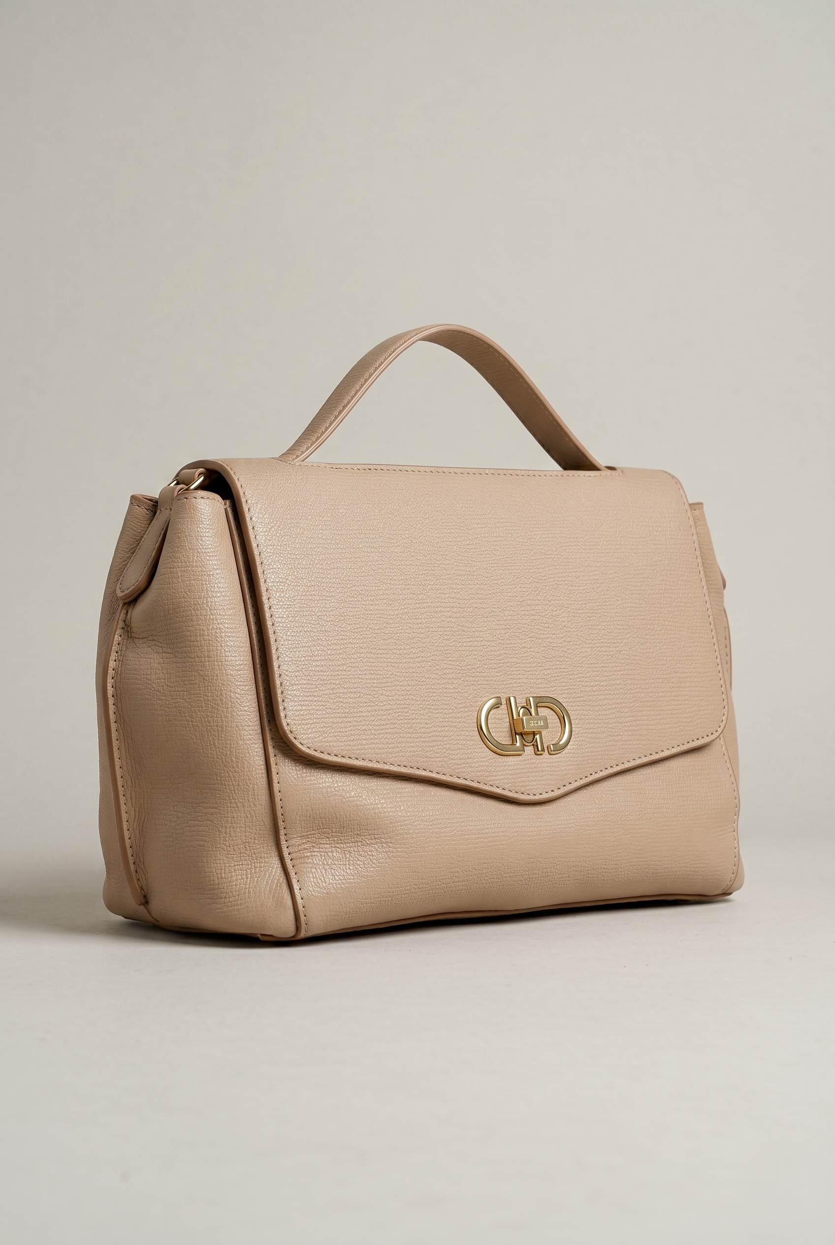 Elegant Flap Shoulder Bag - Image 4