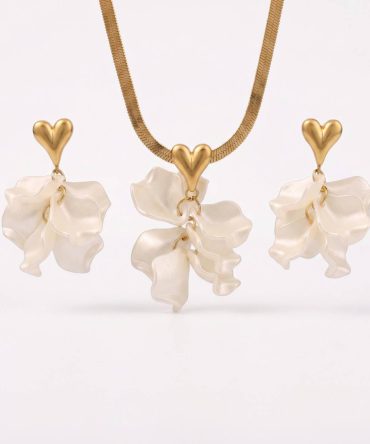 White Orchid Elegance necklace set