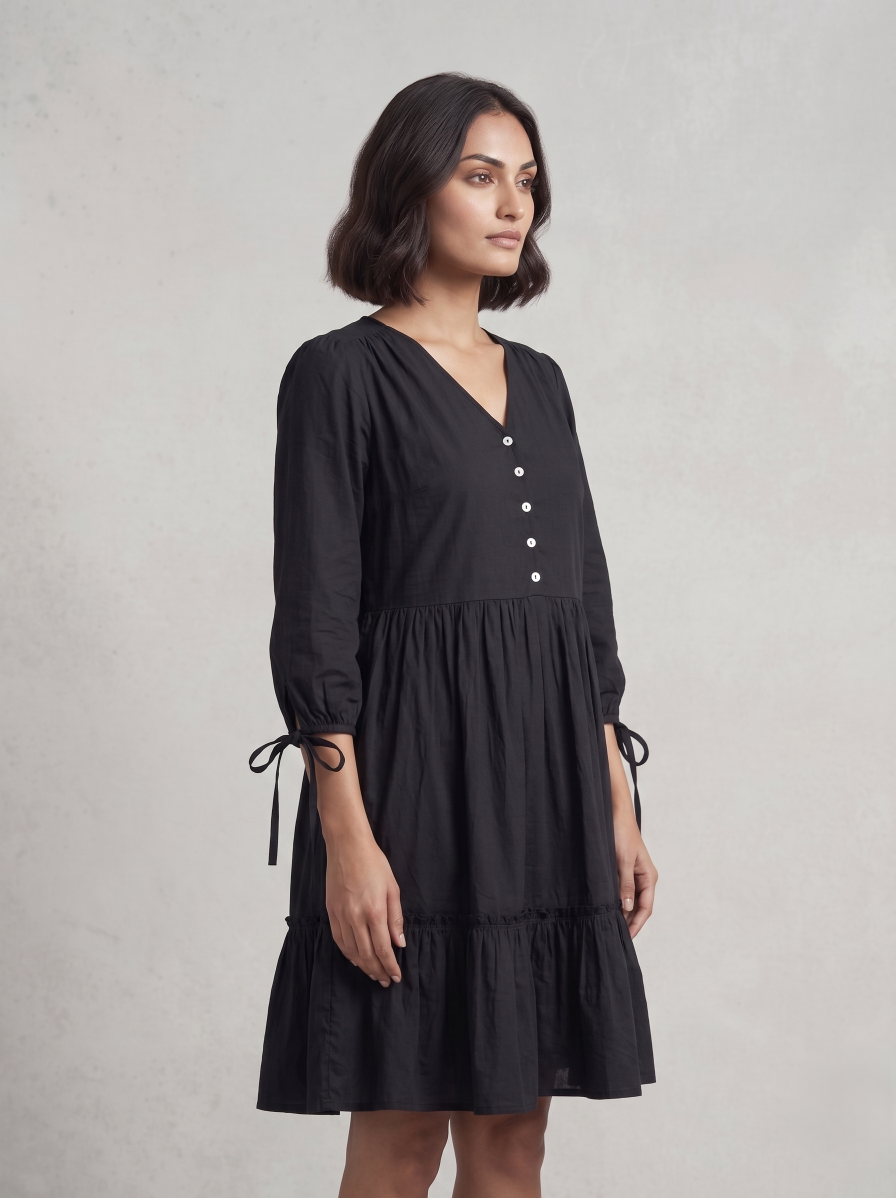 v-neck smocked one pies - Image 4